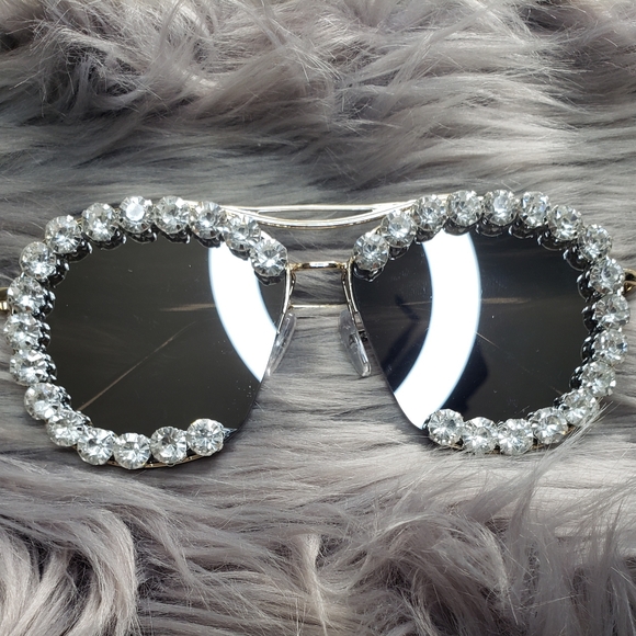 2/$15 WHITE "TAMORI" stoned sunglasses - Picture 1 of 2